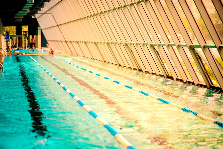惠州成人混凝土钢结构游泳池项目